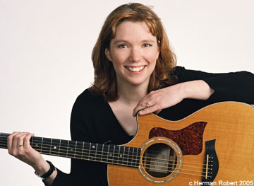 Lisa Kay Deeter with guitar